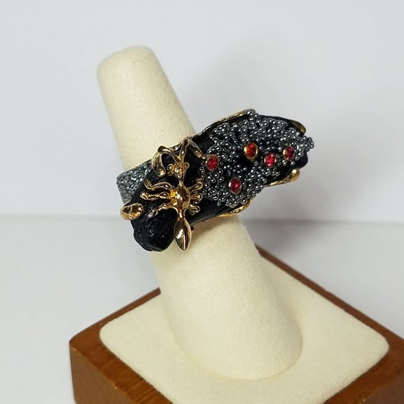 Women's Ring Ant on a Log with Red Sapphire Size 6 - Picture 2 of 11